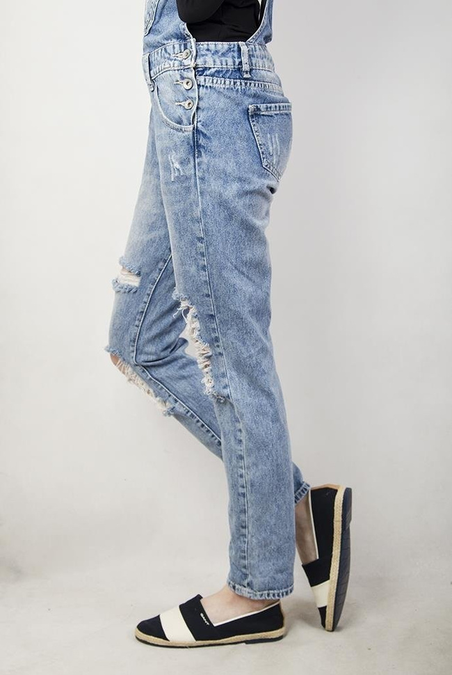 Ogrodniczki jeansowe z guzikami po bokach