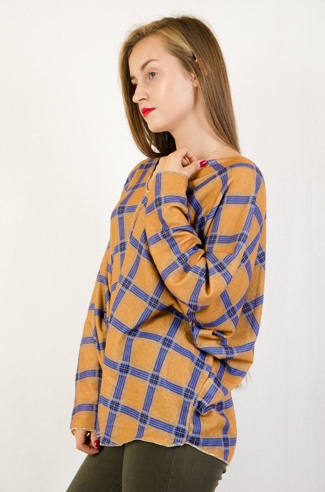 Musztardowa bluzka typu nietoperz w niebieską kratę
