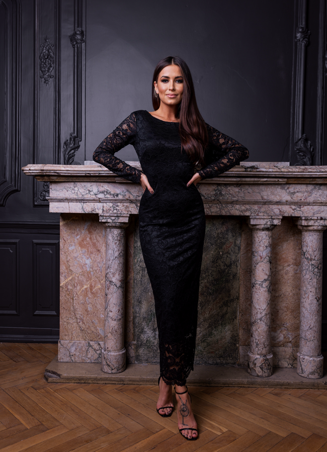 KORONKOWA SUKIENKA MAXI Z WYCIĘCIEM Z TYŁU- CZARNA