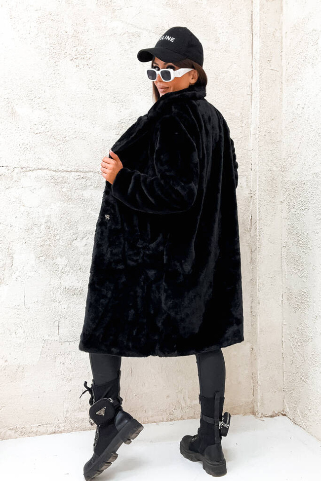 CZARNY FUTRZANY PŁASZCZ Z KIESZENIAMI