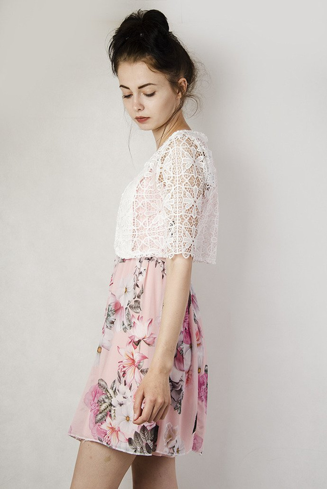 Biała narzutka bolerko