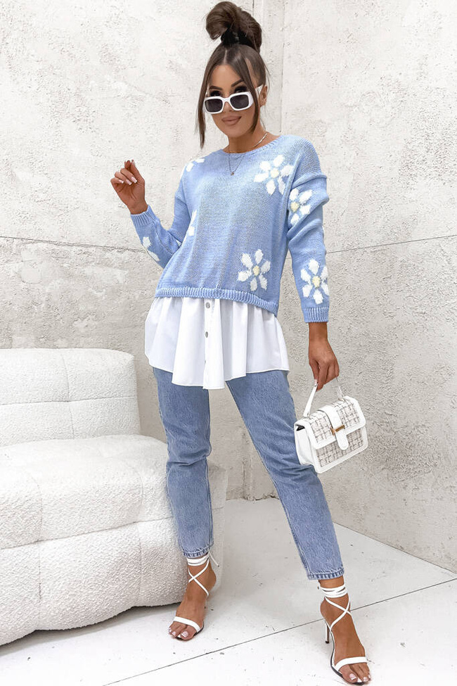 SWETER W KWIATY Z KOSZULOWYM WYKOŃCZENIEM- NIEBIESKI