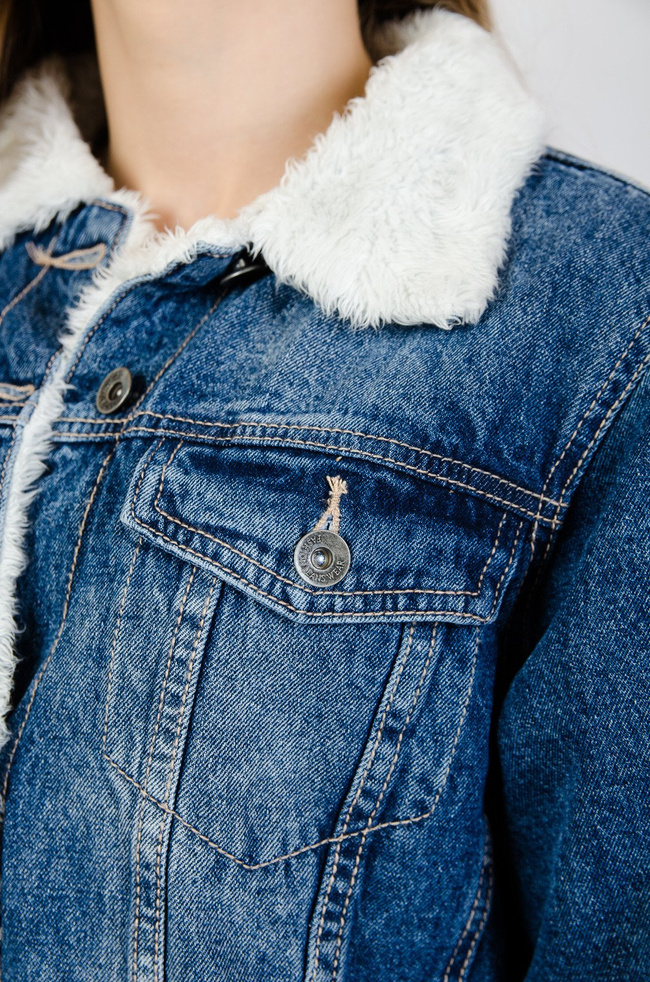 Niebieska ocieplana kurtka jeansowa 