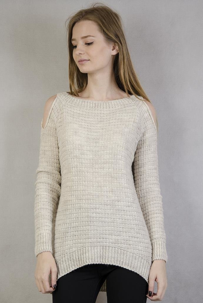 Beżowy sweterek z wycięciami na ramionach