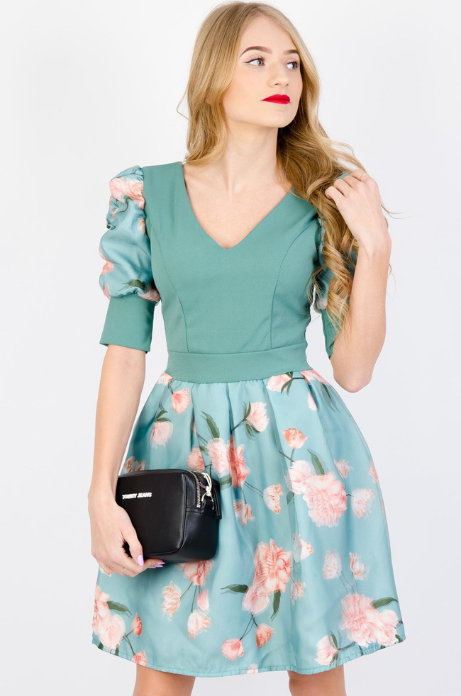 ZIELONA ROZKLOSZOWANA SUKIENKA Z BUFKAMI