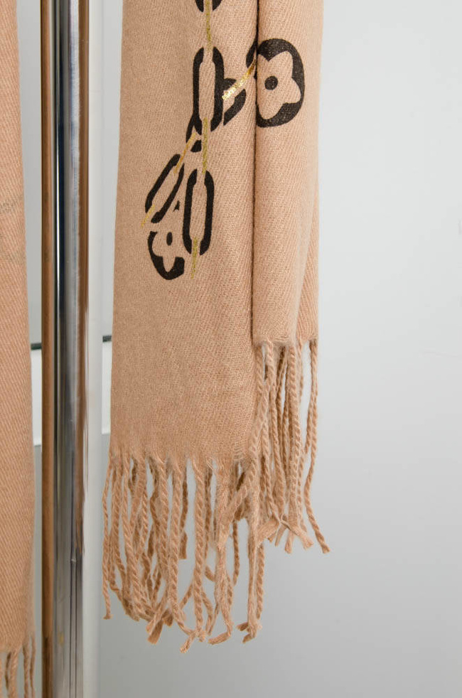  BEŻOWY SZAL ZE ZŁOTYM ZDOBIENIEM