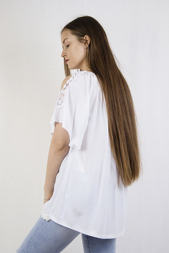 Biała bluzka z ażurem na dole