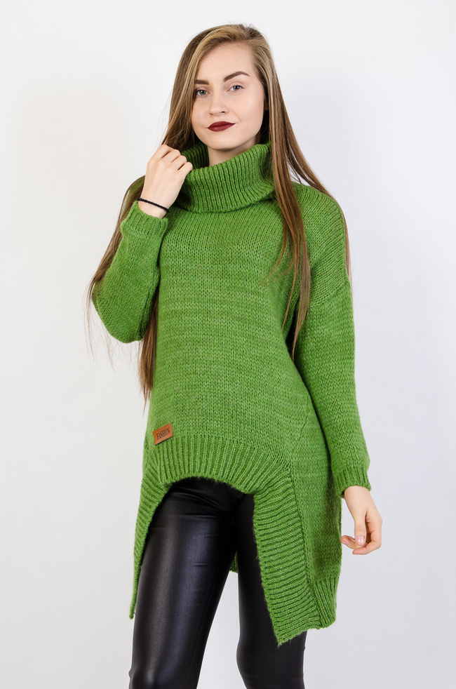 Zielony asymetryczny sweter z golfem