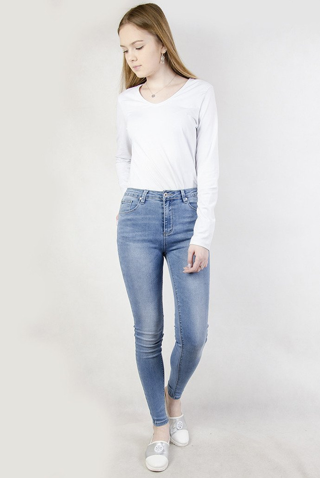 Jasne spodnie jeansowe bez przetarć