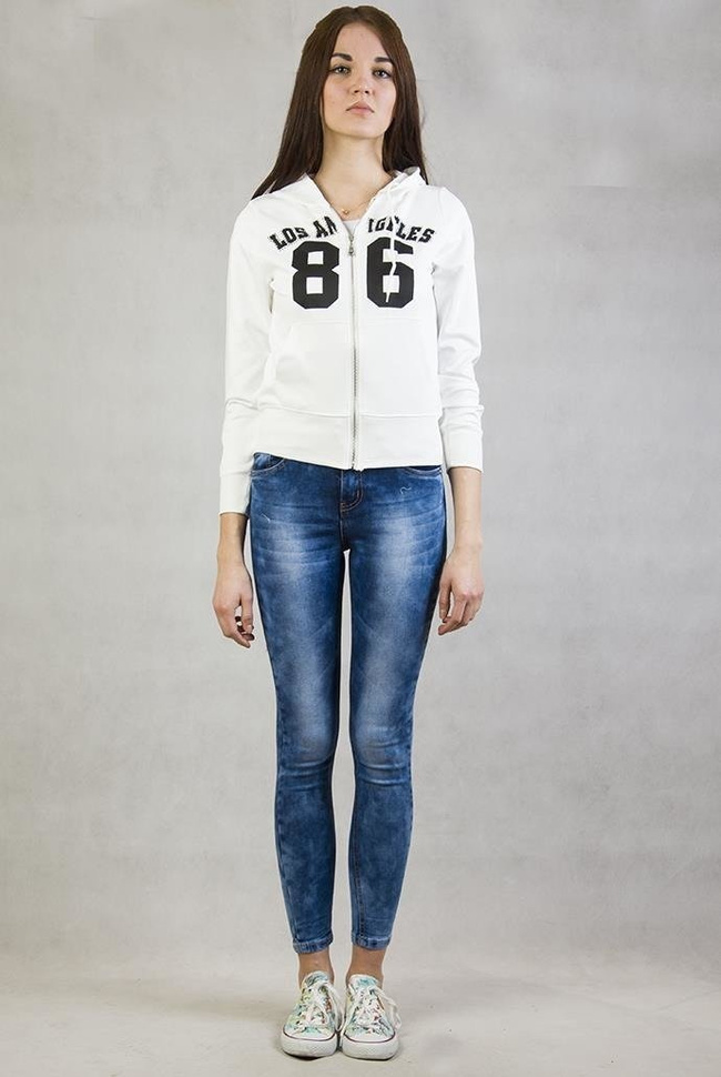 Biała bluza z napisem "Los Angeles 86"