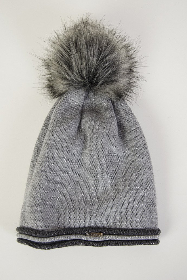 Jasnoszara czapka z ciemnoszarą obwódką