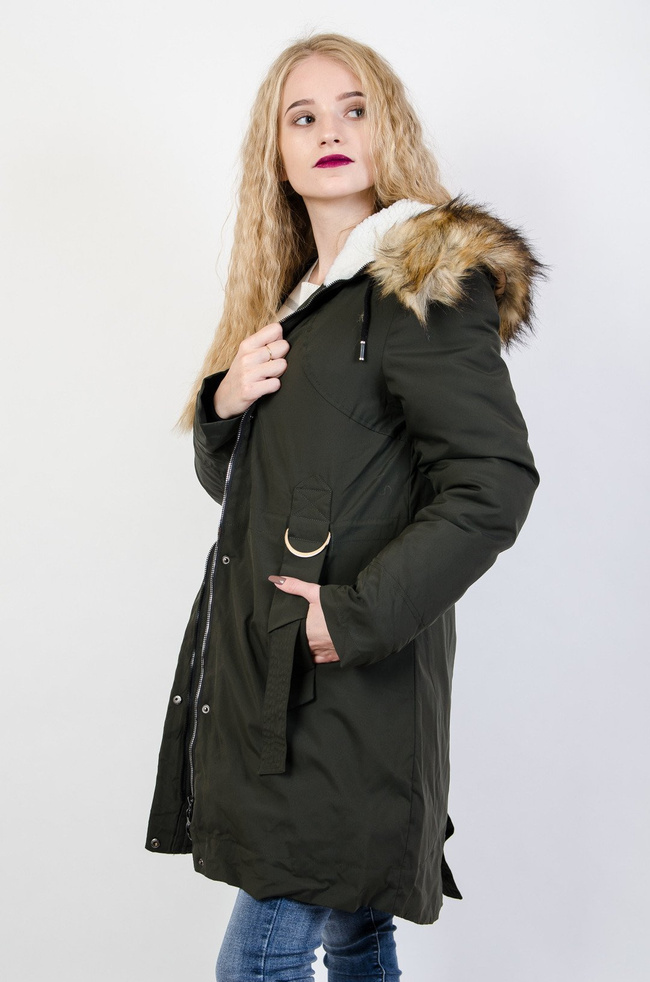 Zielona kurtka ocieplana ze ściągaczem w tali 