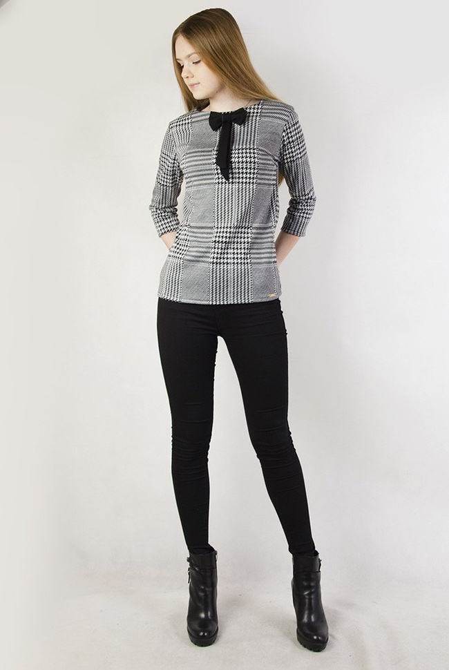 Bluzka w pepitkę z czarną kokardą przy dekolcie