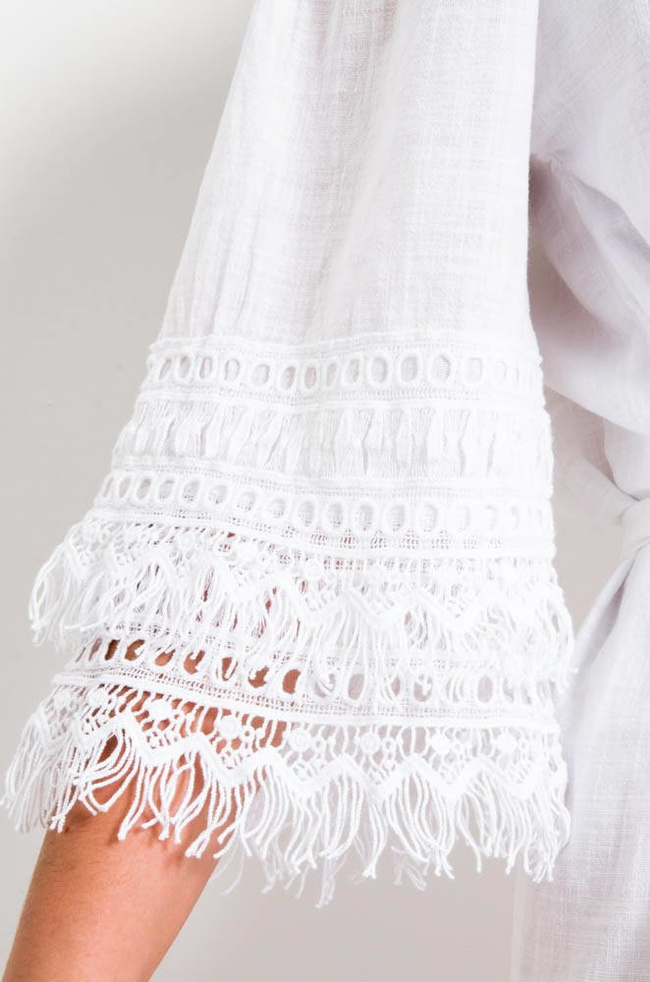 BIAŁA BAWEŁNIANA SUKIENKA Z AŻUROWYM ZDOBIENIEM NA RĘKAWACH