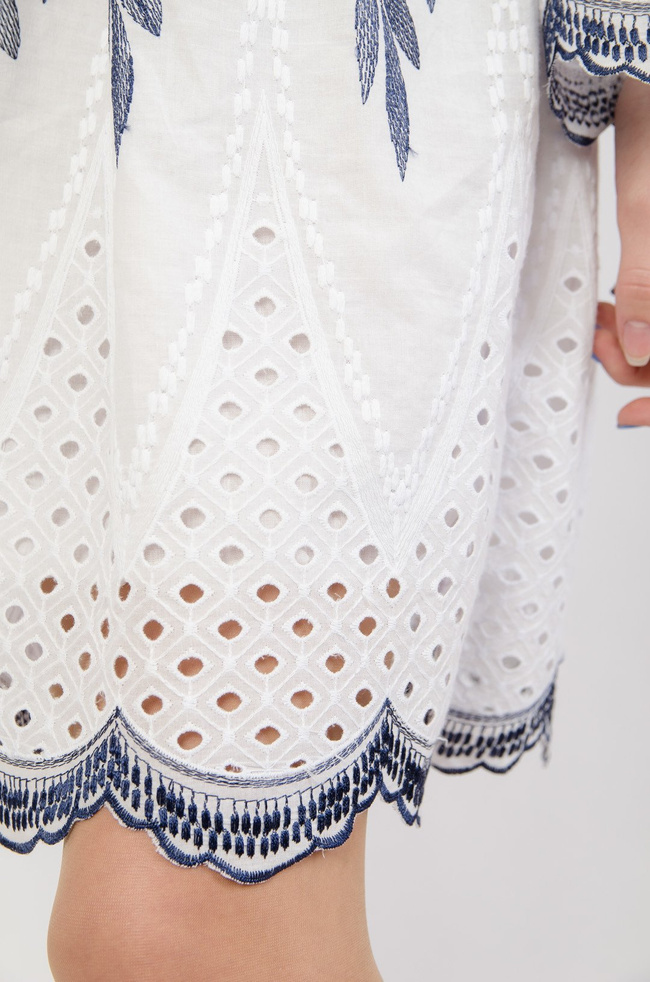 Biała haftowana sukienka z ażurowymi wstawkami