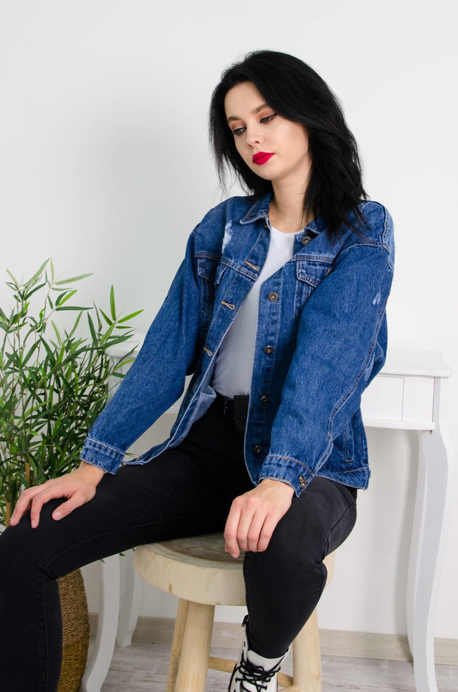 CIEMNA JEANSOWA KURTKA Z APLIKACJĄ NA PLECACH