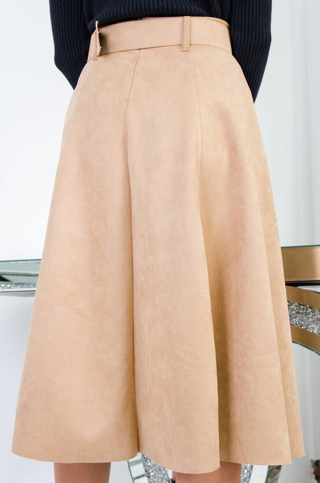 BEŻOWA ZAMSZOWA SPÓDNICA MIDI Z PASKIEM 