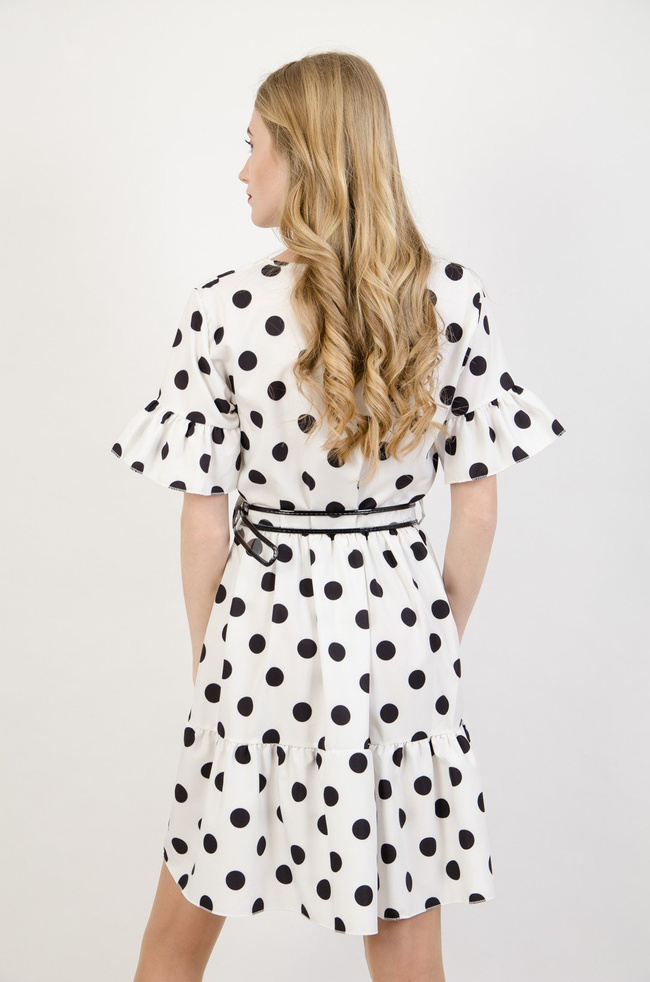 Biała sukienka w grochy