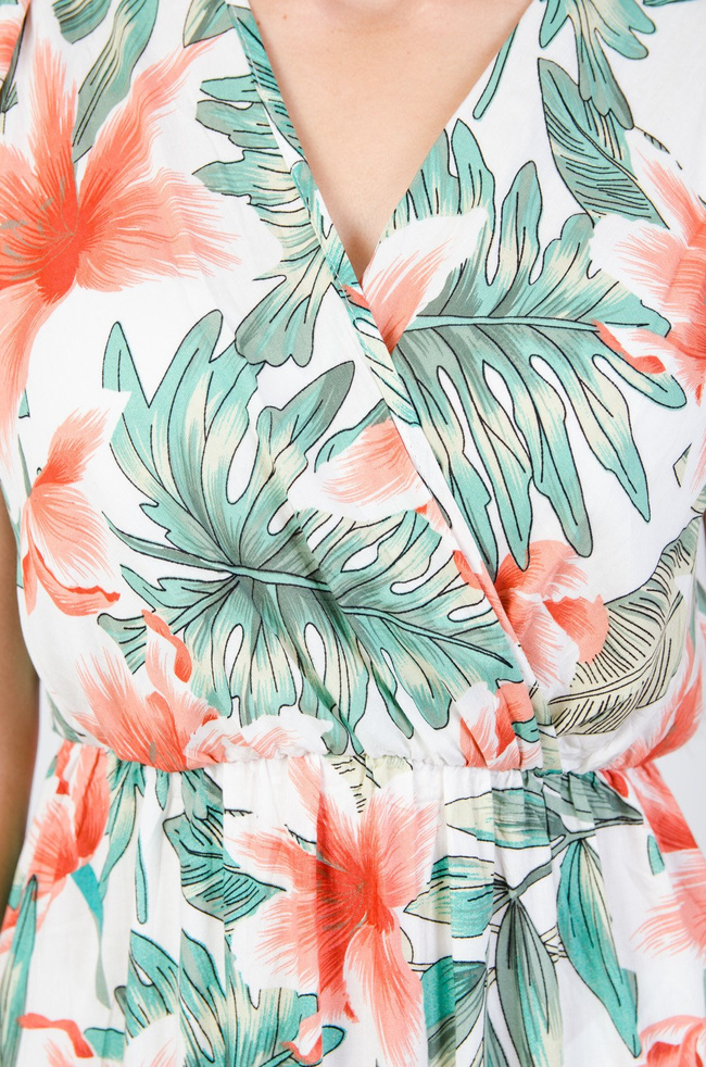 Biała sukienka w kwiaty z kopertowym dekoltem 