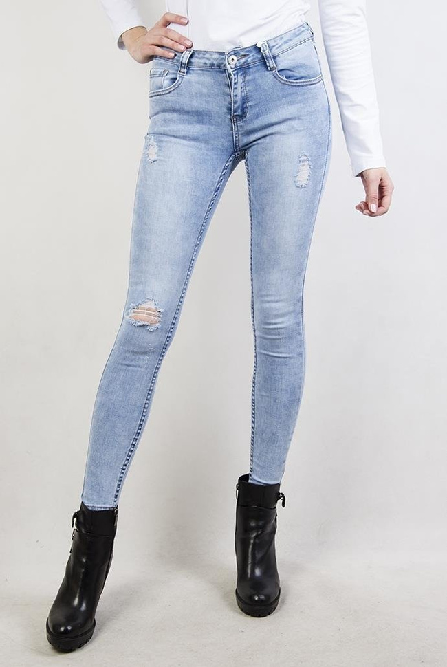 Jasne spodnie jeansowe, przylegające, z przetarciami