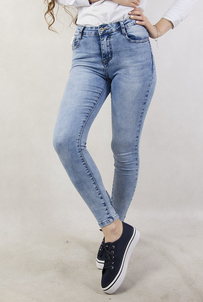 Jasne spodnie jeansowe z kokardami przy nogawce