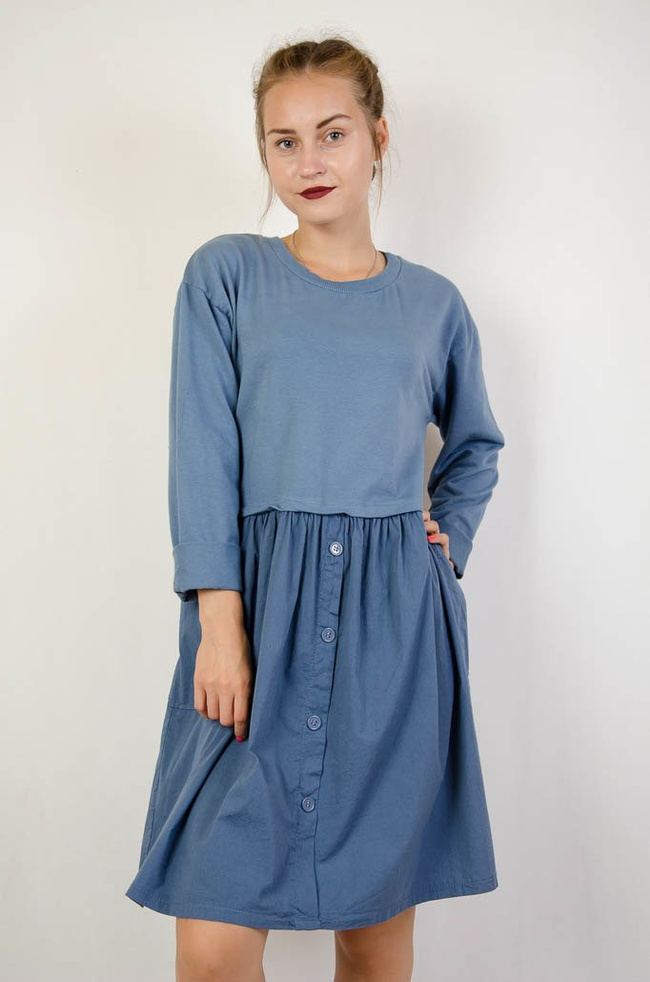 Niebieska rozkloszowana sukienka z dresową górą