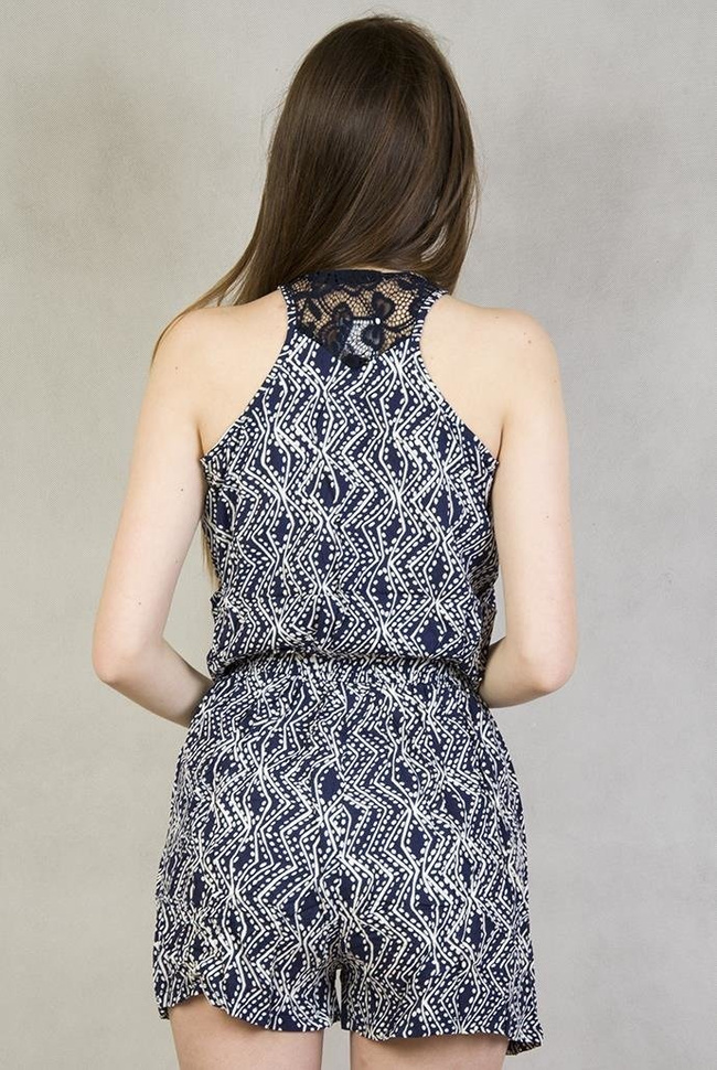 Kombinezon granatowy w geometryczne wzory z koronkowymi wstawkami
