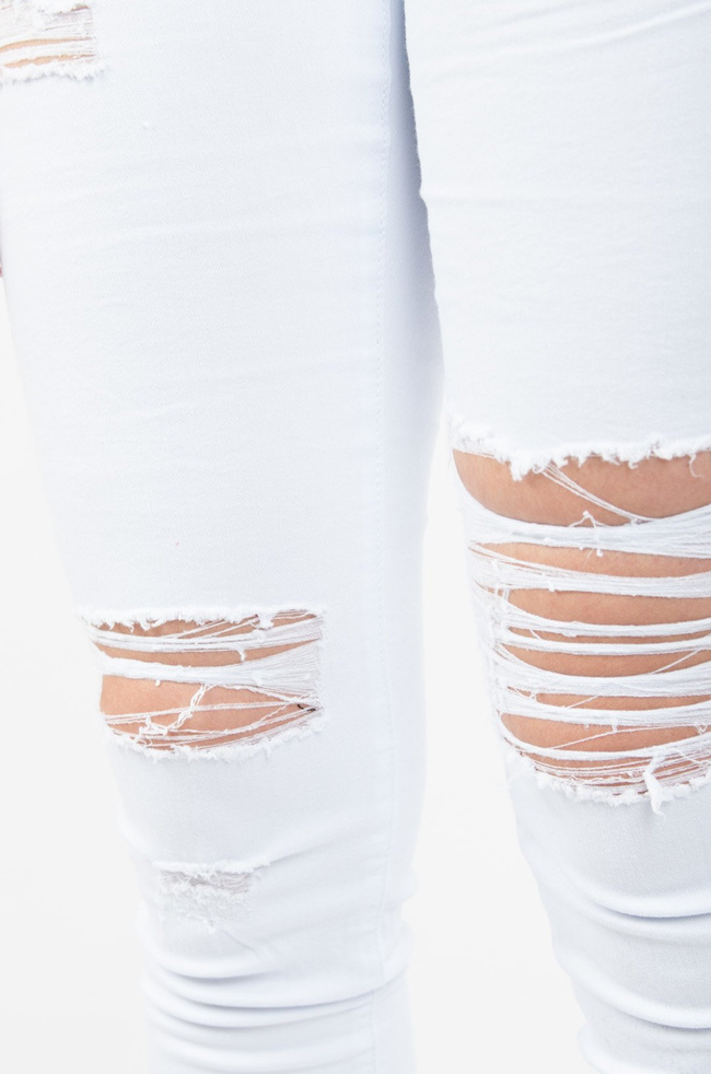 SPODNIE Z PRZETARCIAMI W KOLORZE BIAŁYM