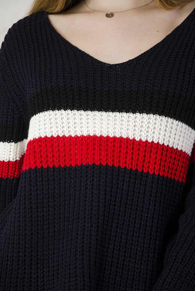 Granatowy, asymetryczny sweter z paskami