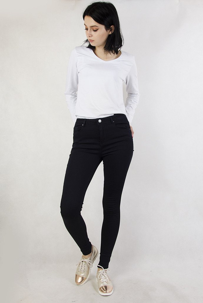 Granatowe spodnie z wysokim stanem, przylegające