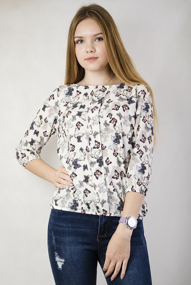 Biała, gładka bluzka w motyle