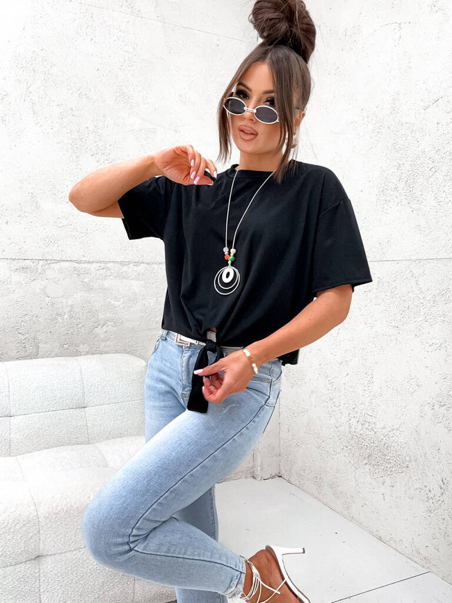 BLUZKA Z WIĄZANIEM NA DOLE + WISIOREK- CZARNA