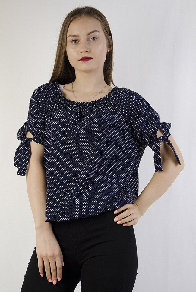 Granatowa bluzka w kropki z marszczeniem przy dekolcie