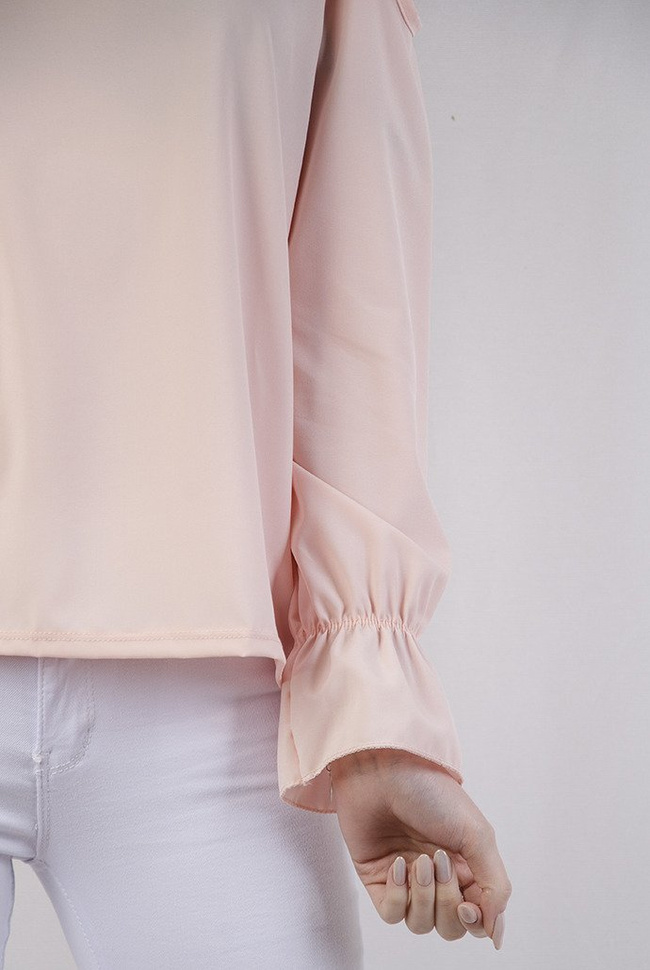 Różowa bluzka z wiązaniem z tyłu