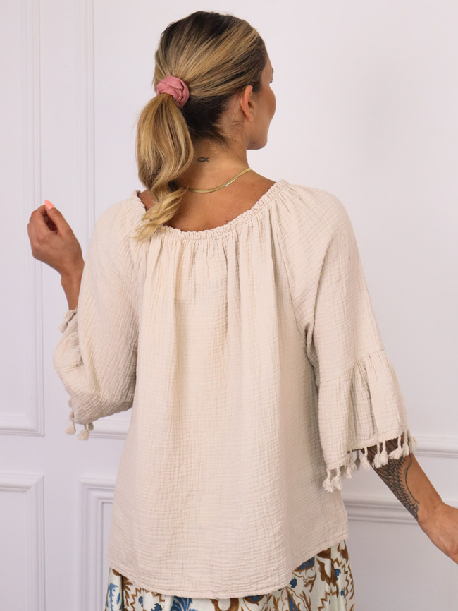 BLUZKA Z WIĄZANIEM I FRĘDZLAMI PRZY RĘKAWACH- BEŻOWA