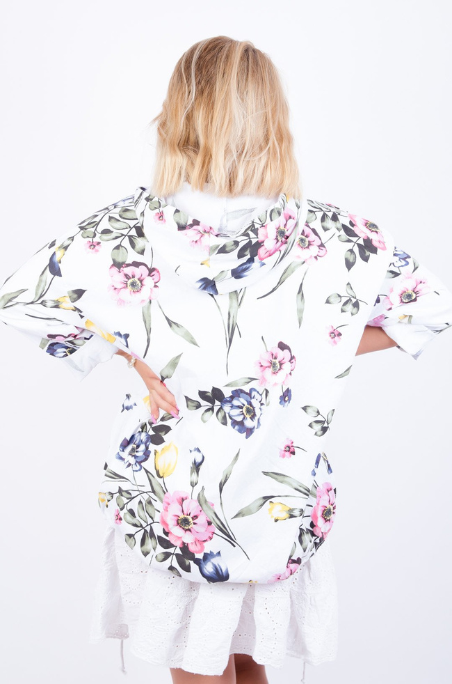 BIAŁA NARZUTA/ BLUZA W KWIATY Z KAPTUREM