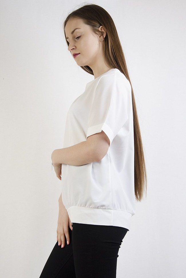 Biała gładka bluzka z kokardą