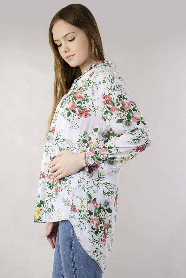 Biała luźna bluzka w kwiaty