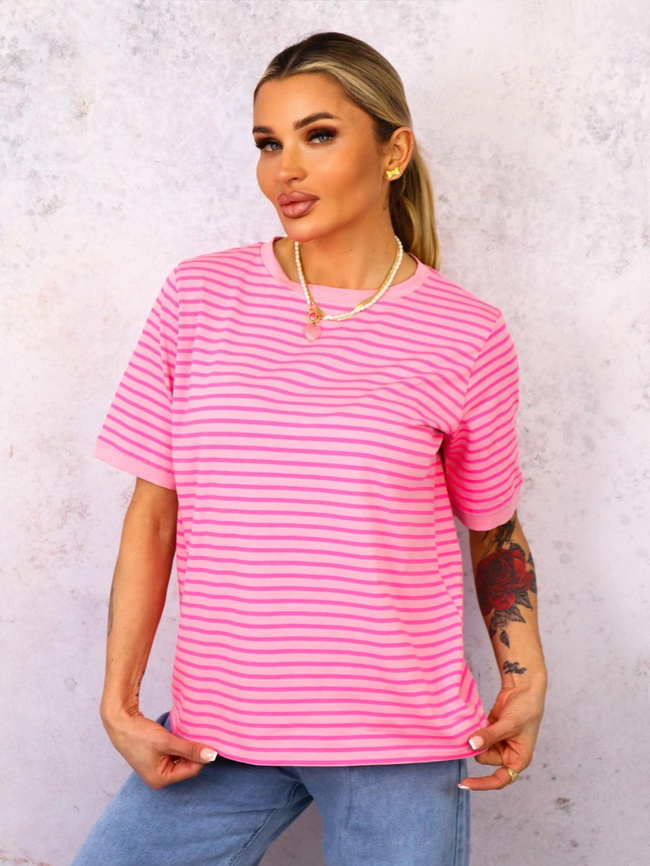 T-SHIRT OVERSIZE W PASKI- RÓŻOWO-FUKSJOWY