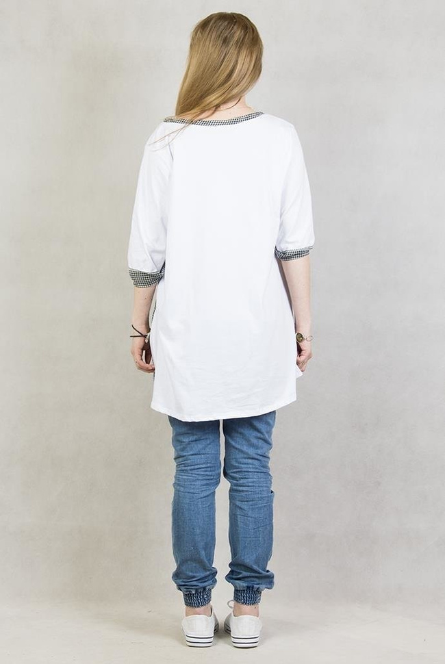 Biała bluzka z elementami w kratę z napisem "SUPER LOVE"