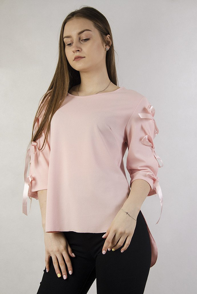 Różowa asymetryczna bluzka z kokardkami