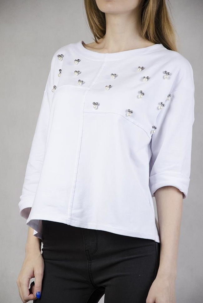 Biała bluzka z koralikami i rękawem 3/4