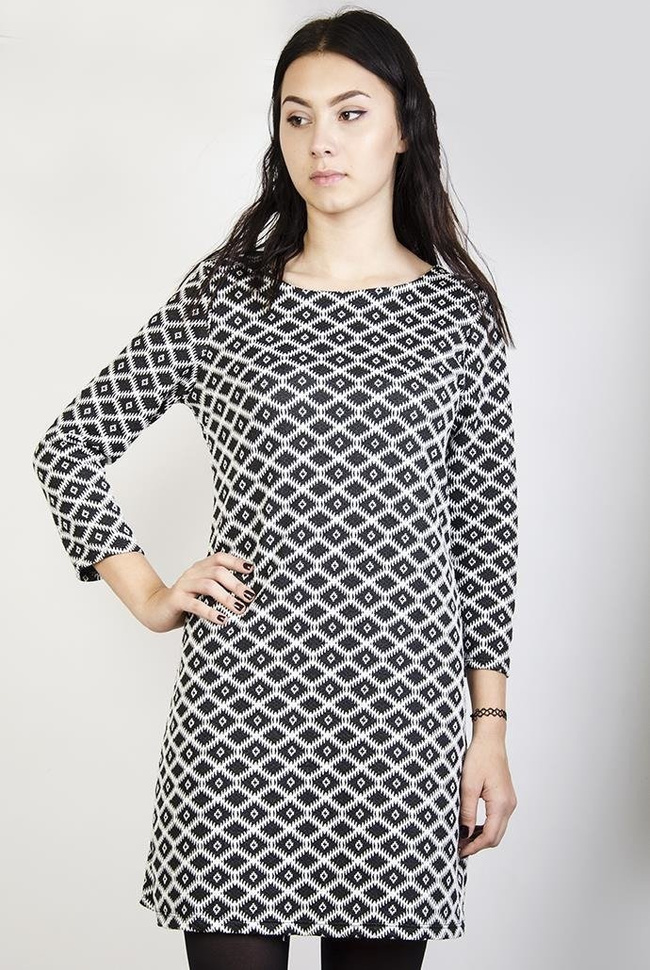 Biało-czarna sukienka w romby