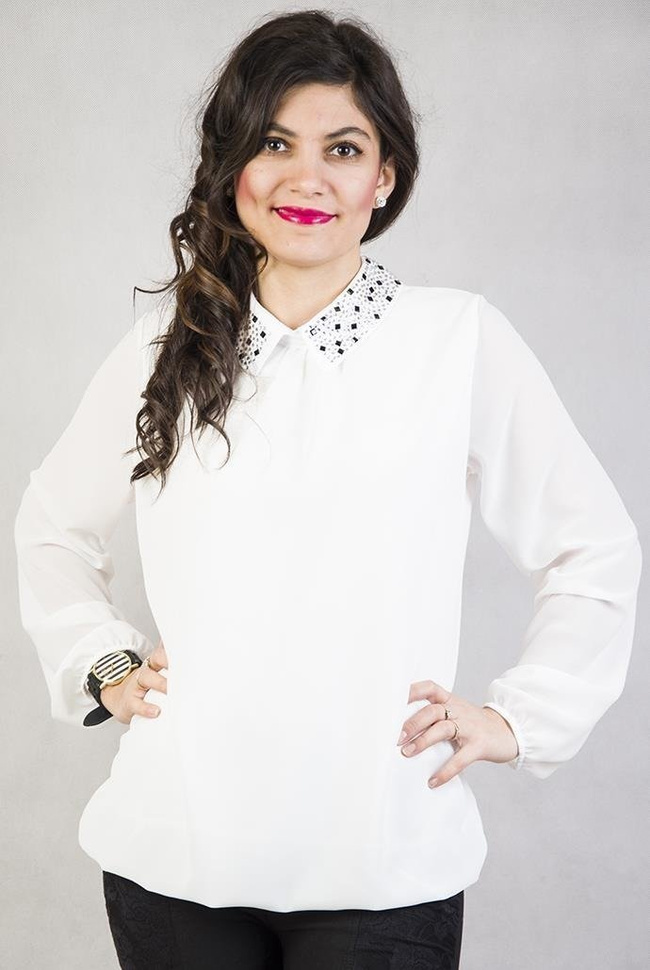 Biała bluzka z kołnierzem z cekinami