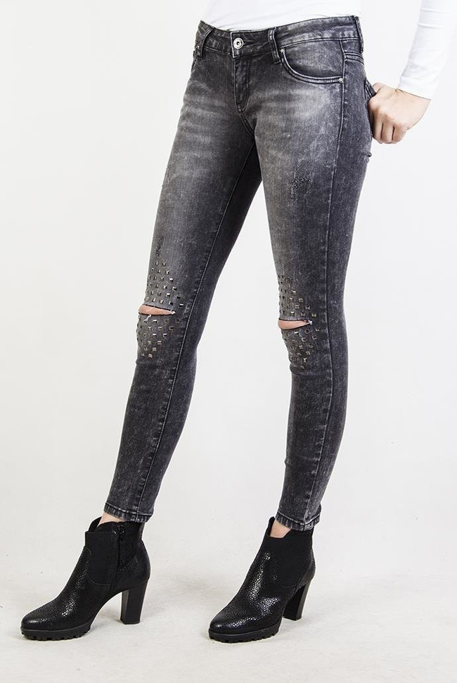 Szare spodnie jeansowe z ćwiekami i wycięciem