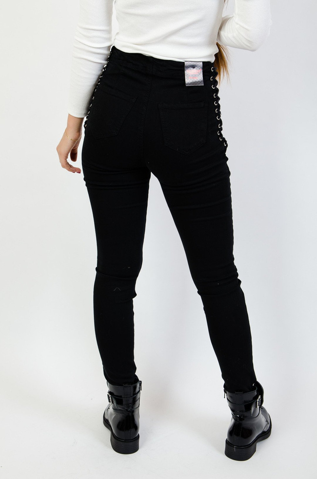 Czarne spodnie z wiązaniem po boku