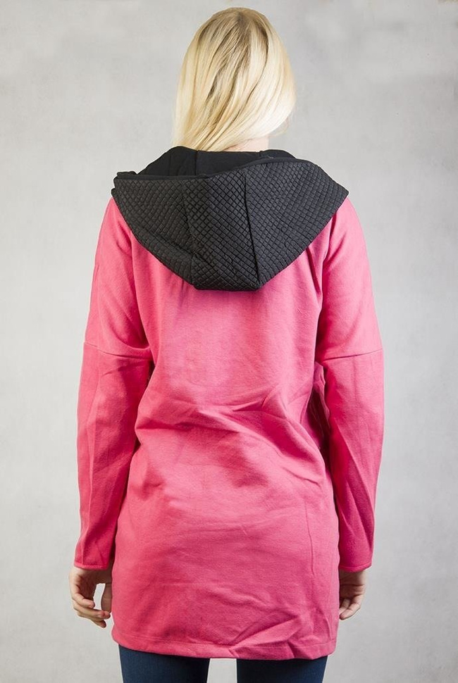 Różowa, długa bluza z pikowanym kapturem, zapinana na zamek