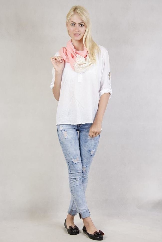 Różowo-biały szal ze zdobieniami