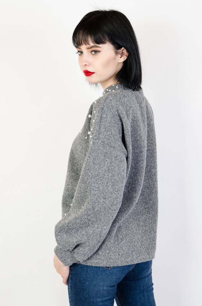 Szara bluza z koralikami, włochata