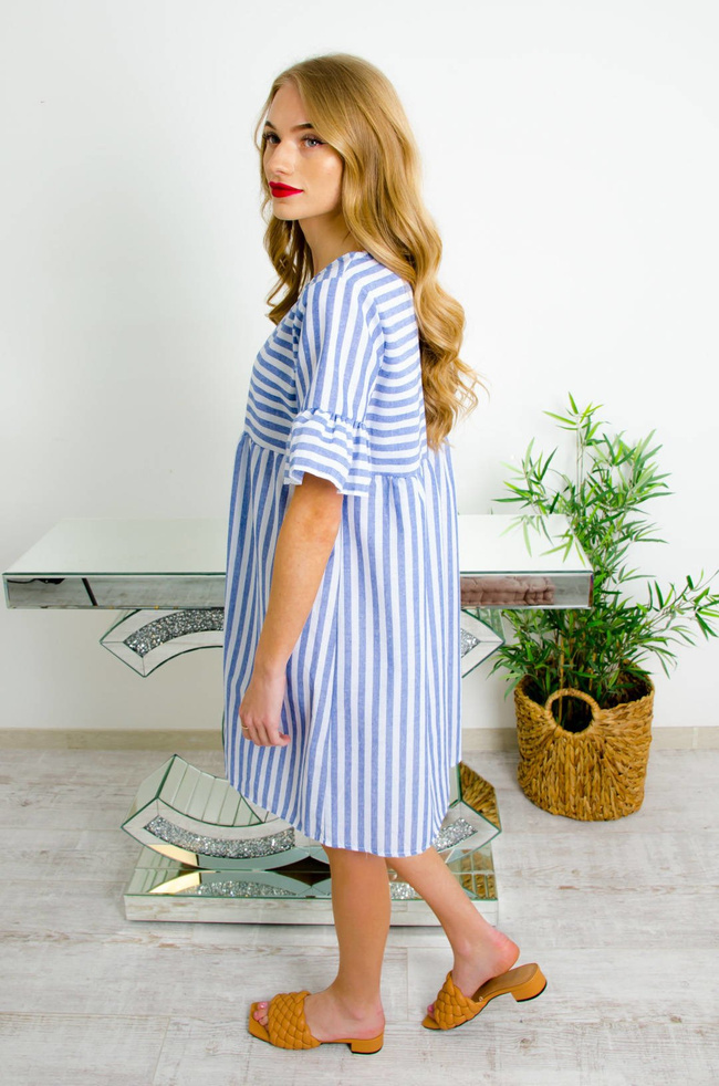 BIAŁO-NIEBIESKA SUKIENKA W PASKI O LUŻNYM KROJU